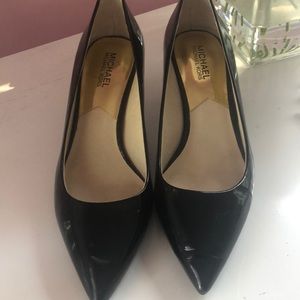 Michael kors 1.5 inch black patent heels;8M